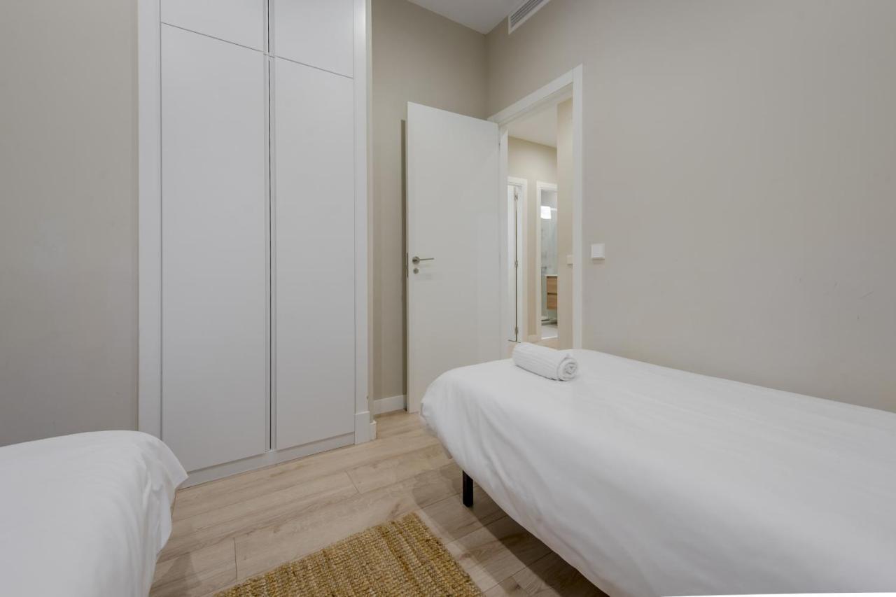 Acogedor Apt 3 Habitaciones Y Terraza En El Centro 马德里 外观 照片