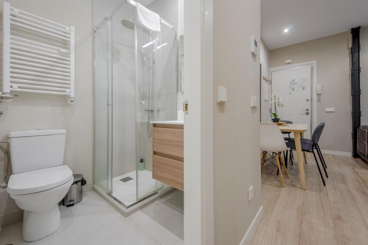 Acogedor Apt 3 Habitaciones Y Terraza En El Centro 马德里 外观 照片